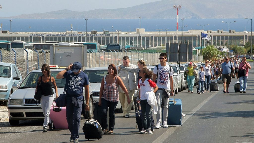 Hy Lạp công bố quy định mới cho khách du lịch bị nhiễm COVID
